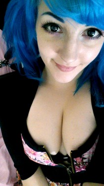 Amateur slut wife sucks a