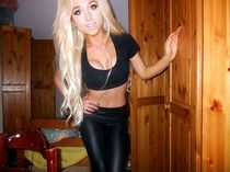 Brune Nikki Benz plays